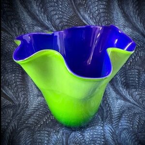 Handkerchief Vase in Lime Green & Cobalt Blue Like New.